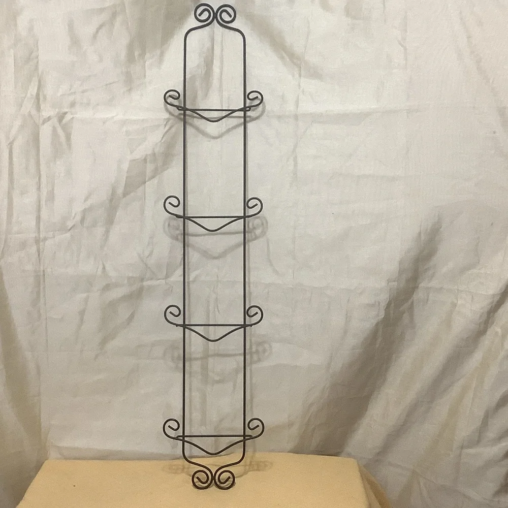 Wall-Mount Decorative Metal Plates Rack in Black